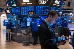 Hedge Fund-Beating Equities Will Mislead Investors